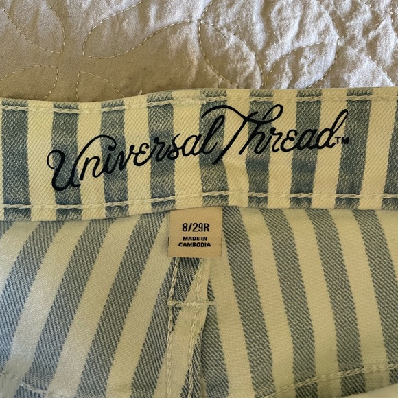 Universal Thread Jeans - Picture 3 of 3